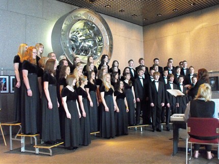 The New Bremen High School Choir performing the Ohio State Capital Building