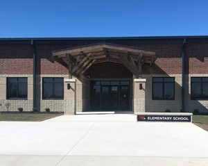 Picture of the front of New Bremen Elementary School 